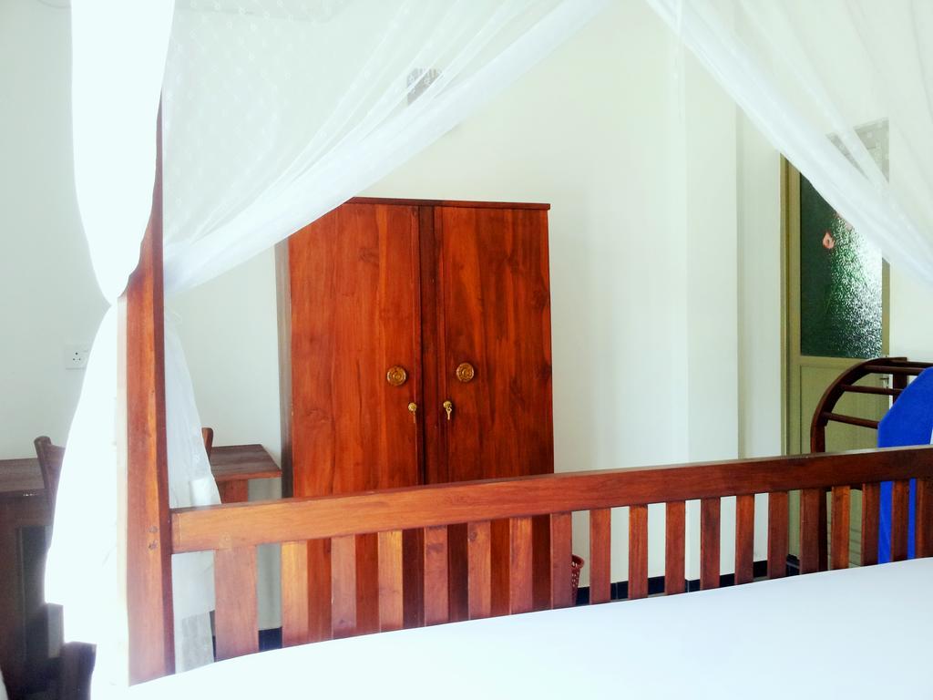 Bed and Breakfast Ceylon Surf Guest And Restaurant Велігама Номер фото